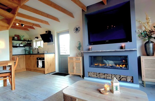 Oldekerk Cottage | Cottage the Bird's Nest with jacuzzi
