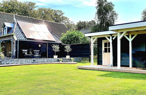 Oldekerk Cottage | Cottage the Bird's Nest with jacuzzi