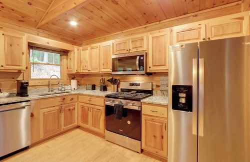 Blue Ridge Cottage | Cottage w/Hot Tub: 3 Mi to Downtown Blue Ridge!