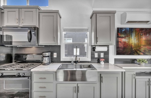 Brenham Cottage | Cottage with Bunk Beds - Includes 1 queen bed in the master, 2 bunk beds and 1 queen bed in the loft. A fully equipped kitchen, dining area, private bath and shower, TVs, Wifi, all utilities, access to all resort amenities. This cottage is pet friend