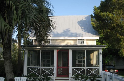 Savannah Beach Cottage | COTTAGE WITH PRIVATE POOL TWO BLOCKS TO BEACH