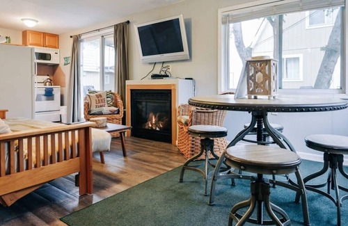 Oscoda House | Cottage with private beachfront on Lake huron