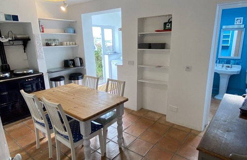 Charmouth House | Cottage with sea and countryside views - sleeps 6