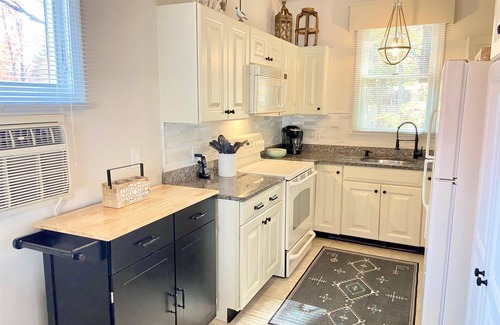 Summer Village Cottage | Cottages at Summer Village-fully furnished cottage, Wi-fi, heated pools, hot tub