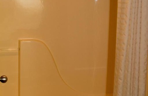 Phillipsburg Hotel | Cottonwood Inn & Suites