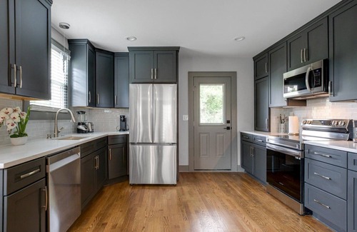 Sylvan Park House | Cottonwood-Patios & Casita-Heart of Sylvan Park