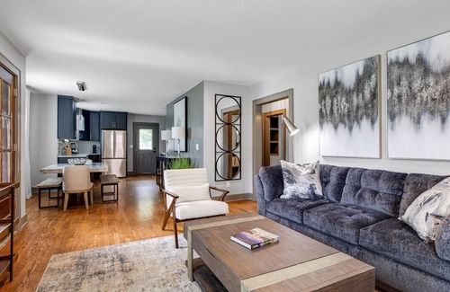 Sylvan Park House | Cottonwood-Patios & Casita-Heart of Sylvan Park