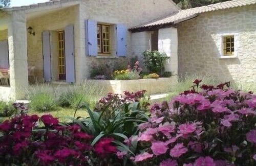 Montaren-et-Saint-Mediers Villa | Country house with pool and jacuzzi. Free WIFI.
