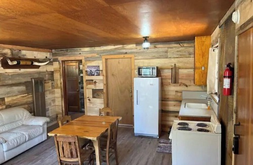 Alpine Cabin | Country cabin getaway for a crowd in the pines of Alpine AZ