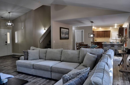 Flagstaff House | Country Club area, AC, large fenced yard, pet friendly