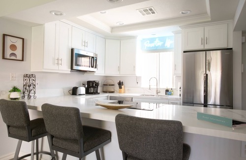 Palm Desert Condo | Country Club Condo - Close to pool + Golf Cart option