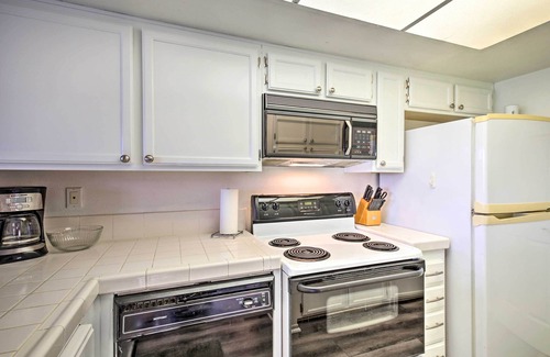 La Quinta Condo | Country Club Condo w/Pool + Hot Tub Access!