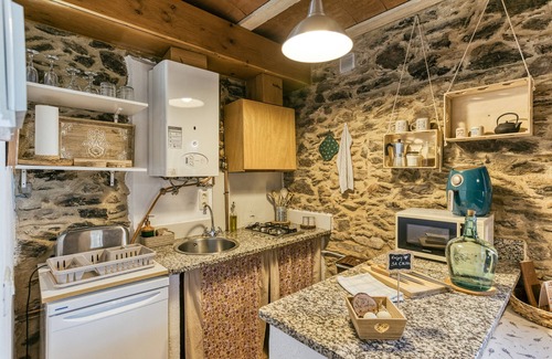 Susqueda Cottage | Country Cottage 'La Rústica' with Mountain Views, Shared Garden and Wi-Fi