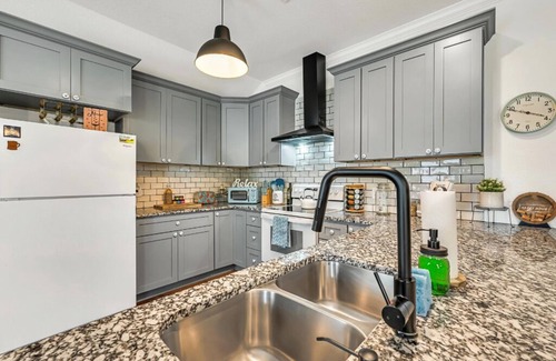 Waco House | Country Cutie at Magnolia - Family & Pet Friendly, QR Code Walk-Thru Tour!