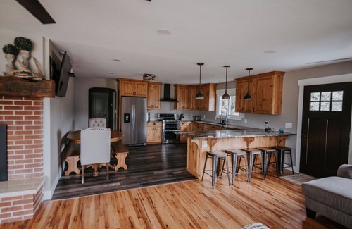 Salmon Other | Country Farmhouse Sleeps 12 with hot tub.