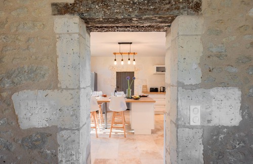 Champagne-et-Fontaine House | Country house with private pool and lovely views