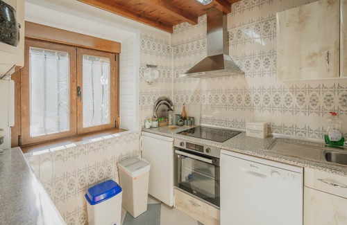 Llanaves de la Reina House | Country Home 'La Casa De Sara ' with Mountain View, Private Terrace and Wi-Fi