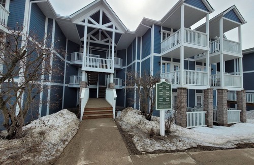 Oro-Medonte Apartment | Country Horseshoe Valley