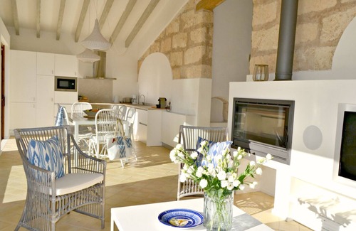 Porreres Villa | Country House 'Amazing In Mallorca with Pool' with Mountain View, Wi-Fi and Air Conditioning
