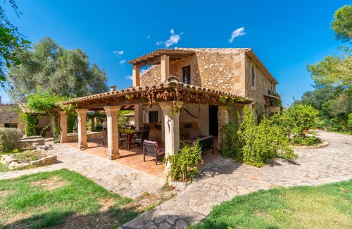 Alcudia Villa | Country House 'Ca Na Siona' with Mountain View, Private Pool, and Wi-Fi