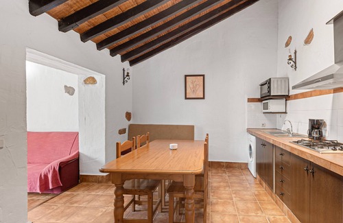 Malaga House | Country House 'El Tinao' with Lake View, Shared Pool and Wi-Fi