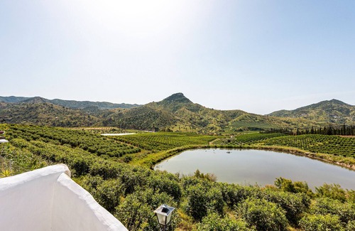 Malaga House | Country House 'El Tinao' with Lake View, Shared Pool and Wi-Fi