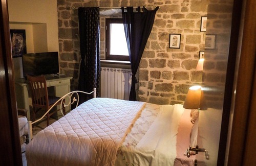 Roccafluvione Other | Country House/Farm House in Forcella with 2 bedrooms sleeps 5