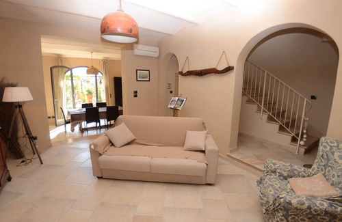 Aiale Other | Country House/Farm House in Aiale with 3 bedrooms sleeps 8
