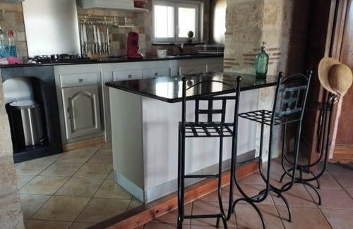 La Croix-Blanche House | Country house on the outskirts of the village