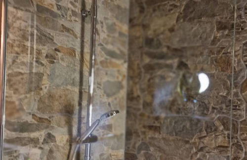 Coristanco Cottage | Country House 'Hórreo' with Private Garden, Balcony and Wi-Fi