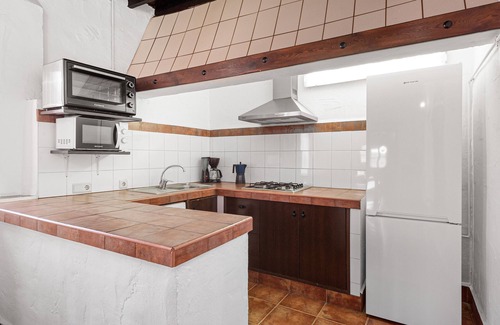 Malaga House | Country House 'La Casa Grande' with Lake View, Shared Pool and Wi-Fi