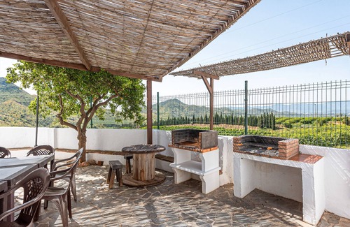Malaga House | Country House 'La Casa Grande' with Lake View, Shared Pool and Wi-Fi