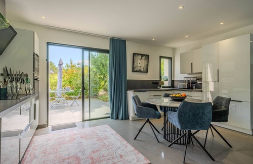 La Palmyre Villa | Country House 'La Lagune' with Private Pool, Private Terrace and Wi-Fi