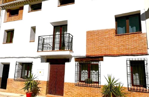 Hinojares House | Country House 'La Rosita Alojamiento Rural' with Mountain View, Wi-Fi and Air Conditioning