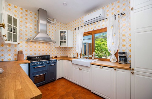 Sa Pobla Villa | Country House 'Son Valentí' with Mountain View, Wi-Fi and Air Conditioning