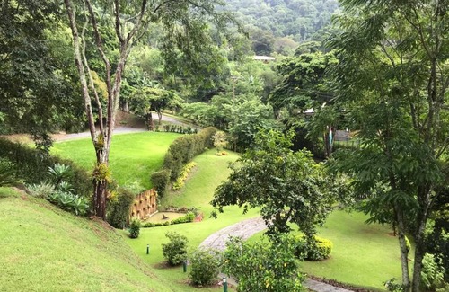 Petropolis Cottage | Country House with Pool and Cinematic View in Luxury Condominium