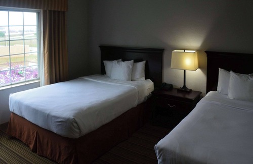 Quail Creek Hotel | Country Inn & Suites by Radisson, Oklahoma City - Quail Springs, OK