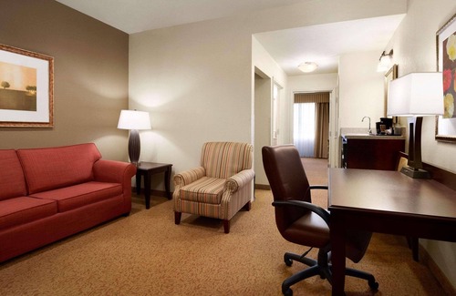Quail Creek Hotel | Country Inn & Suites by Radisson, Oklahoma City - Quail Springs, OK