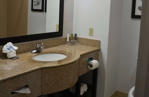 Quail Creek Hotel | Country Inn & Suites by Radisson, Oklahoma City - Quail Springs, OK