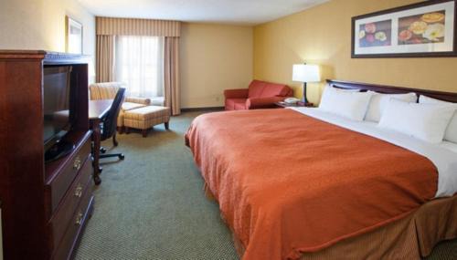 Greenfield Hotel | Country Inn & Suites by Radisson, Greenfield, IN