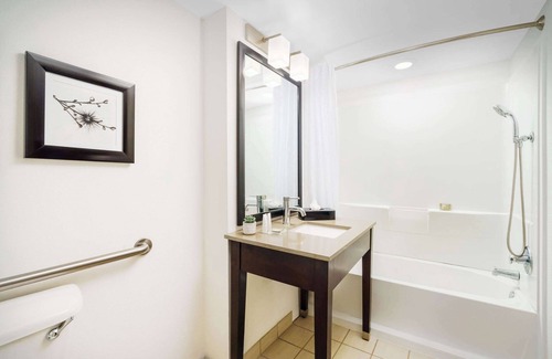 Airport North Hotel | Country Inn & Suites by Radisson, Orlando Airport, FL