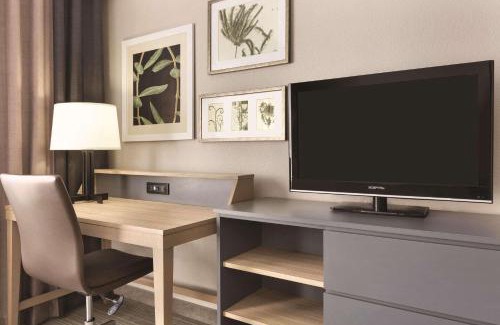 Raisin Hotel | Country Inn & Suites by Radisson, Fresno North, CA