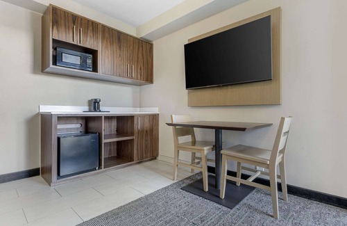 Vallejo Hotel | Country Inn & Suites by Radisson, Vallejo Napa Valley, CA