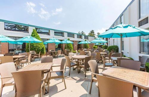 Traverse City Hotel | Country Inn & Suites by Radisson, Traverse City, MI