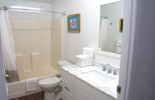 Cunningham House | Country Living. 10 minutes to Moses Lake, 10 minutes to Warden