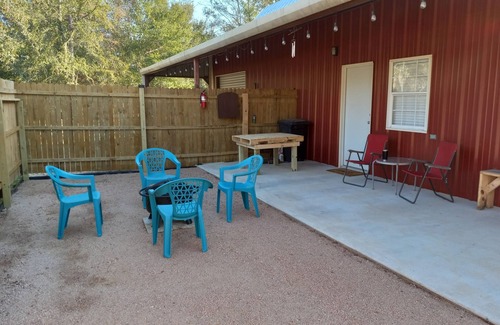 Somerville House | Country Living with Kyle Field 30 minutes away
