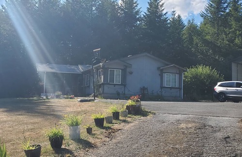 Adna House | Country, Mountains, Ocean, Oh My! Pet Friendly!