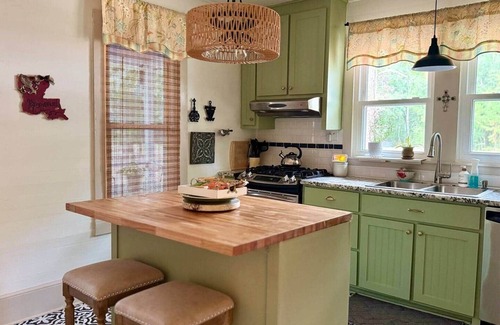 Pride House | Country Retreat in Pride