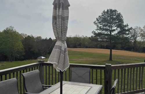 McEwen House | Country Retreat w/Hot Tub on 20 Acres in Dickson