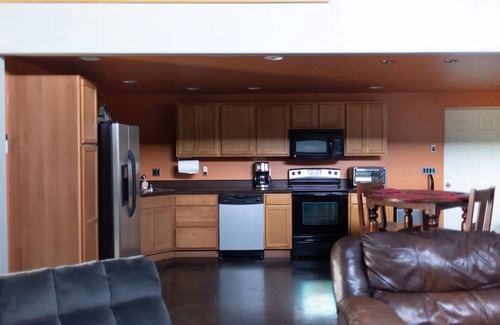 Billings Apartment | Countryside 1-bedroom apartment in fabulous Billings with WiFi, AC